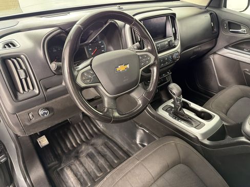 Used 2022 Chevrolet Colorado LT w/ Fleet Safety Package image 4