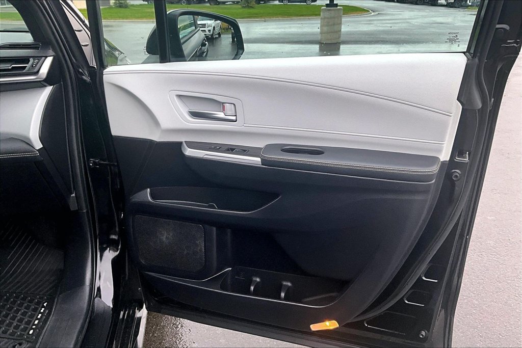 Used 2025 Toyota Sienna XSE AWD/4WD image 24