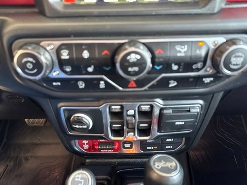 Used 2019 Jeep Wrangler Unlimited Rubicon w/ Dual Top Group AWD/4WD image 20