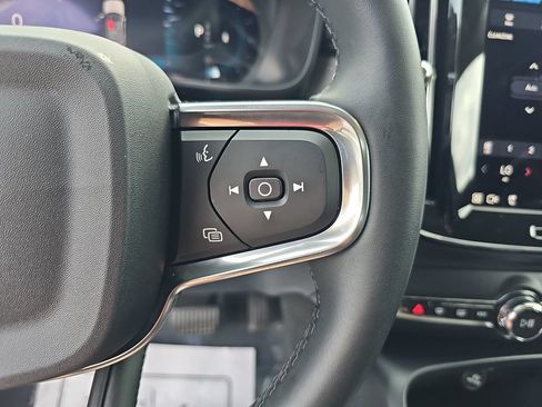 Used 2025 Volvo XC40 B5 Plus AWD/4WD image 18
