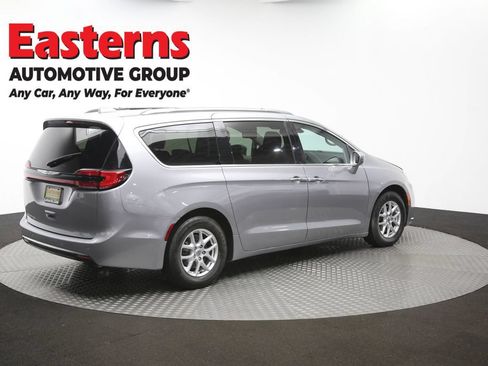Used 2021 Chrysler Pacifica Touring-L FWD image 44