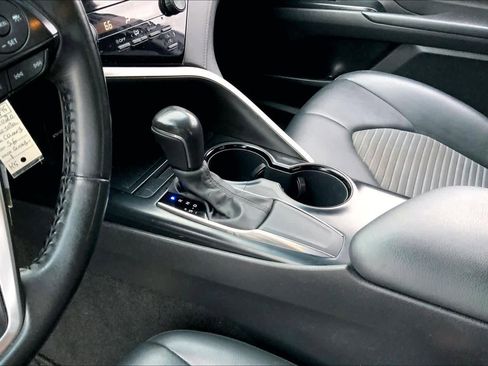 Used 2020 Toyota Camry SE image 16