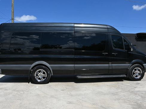 Used 2013 Mercedes-Benz Sprinter 2500 image 9