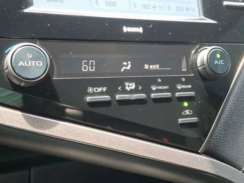 Used 2020 Toyota Camry SE FWD image 15