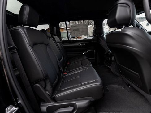 New 2025 Jeep Wagoneer Base image 31