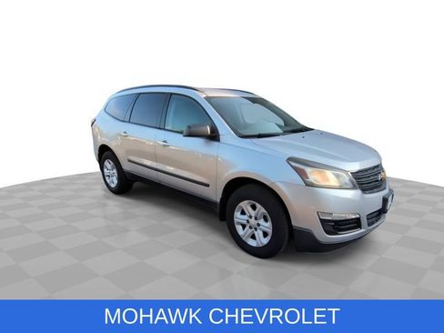 Used 2017 Chevrolet Traverse LS FWD image 2