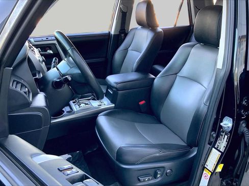 Used 2019 Toyota 4Runner SR5 Premium AWD/4WD image 8