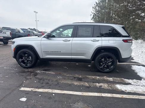 New 2026 Jeep Grand Cherokee Limited w/ Limited Altitude Package image 14