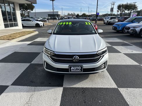 Used 2022 Volkswagen Jetta SEL image 2