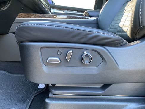 Used 2026 Cadillac Escalade Platinum Luxury image 14