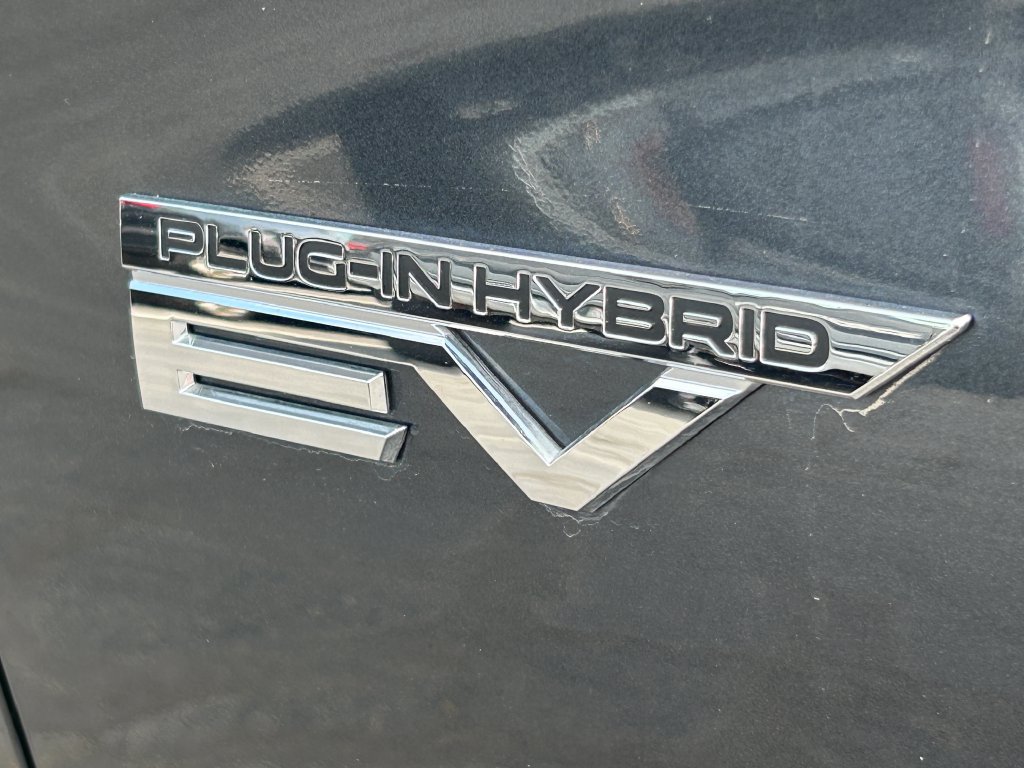 Used 2025 Mitsubishi Outlander 4WD Plug-In Hybrid image 14