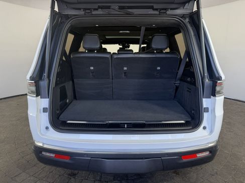 Used 2022 Jeep Grand Wagoneer Series III w/ Rear Seat Video Group 1 AWD/4WD image 7