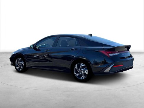 New 2025 Hyundai Elantra SEL image 4