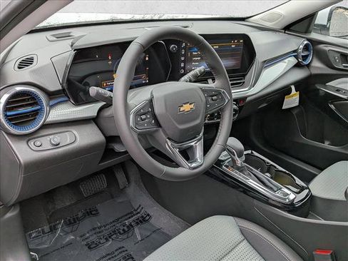 New 2026 Chevrolet Trax LT w/ Sunroof Package image 3