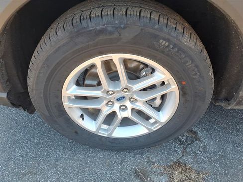 Used 2025 Ford Explorer Active image 6