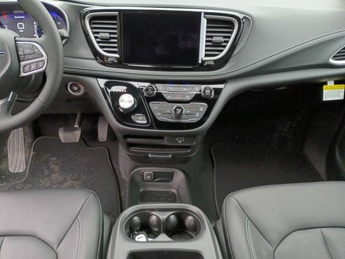 New 2026 Chrysler Pacifica Select image 12