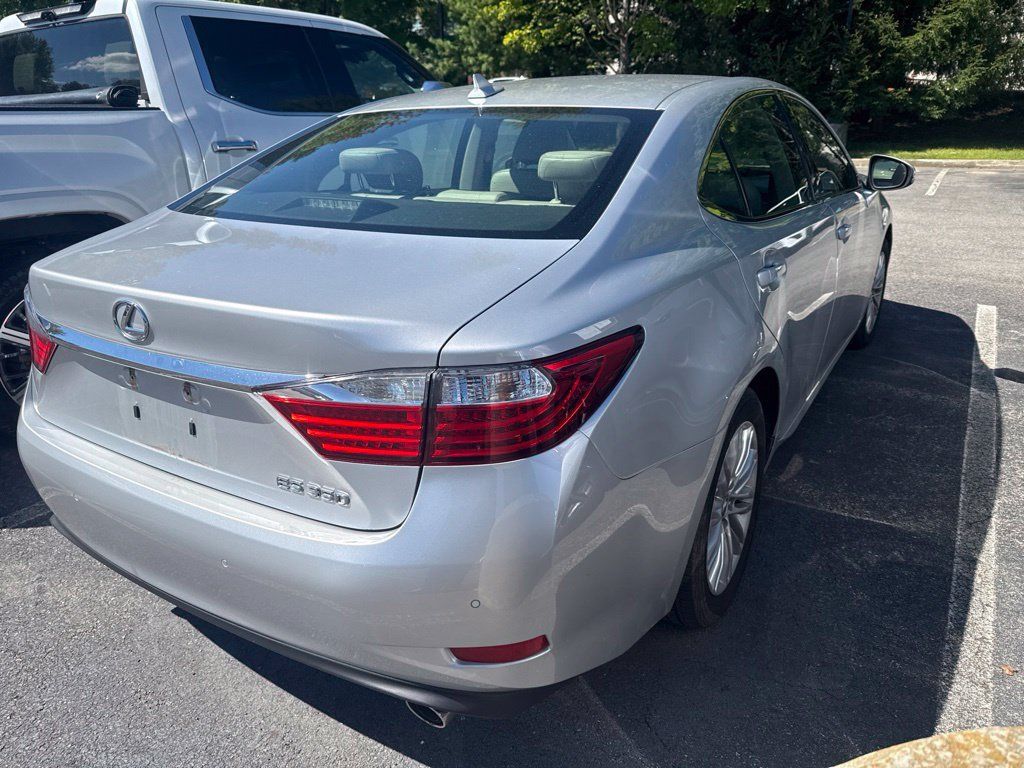 Used 2013 Lexus ES 350 w/ Luxury Pkg FWD image 6