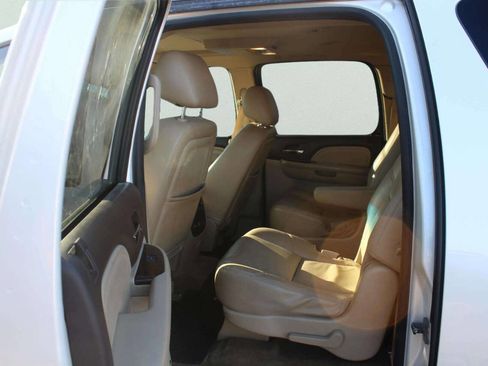 Used 2013 GMC Yukon XL Denali image 7