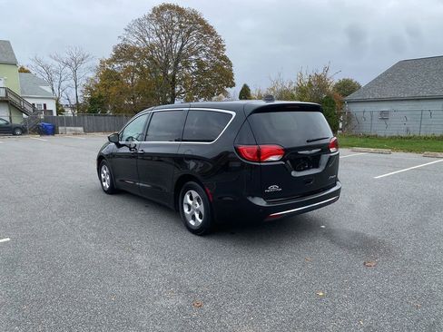 Used 2017 Chrysler Pacifica Touring Plus image 8