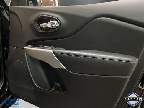 Used 2017 Jeep Cherokee Overland w/ Technology Group image 74