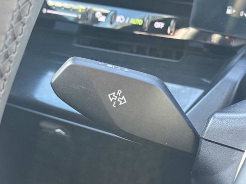 Used 2024 BMW 530i xDrive w/ Convenience Package image 29