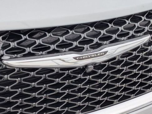 New 2026 Chrysler Pacifica Limited w/ Uconnect Theater Family Group image 9