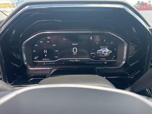 Used 2025 GMC Sierra 1500 SLT AWD/4WD image 16