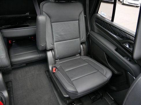 Used 2021 GMC Yukon Denali w/ Denali Ultimate Package image 16