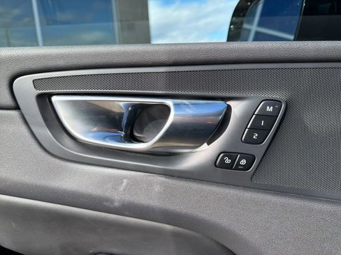 Used 2025 Volvo XC60 B5 Core image 42
