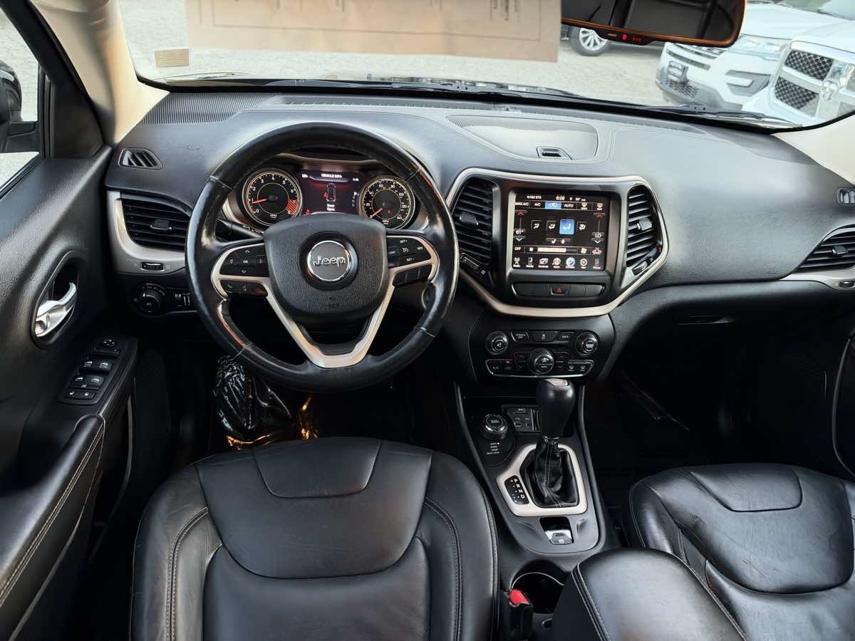 Used 2014 Jeep Cherokee Limited w/ Trailer Tow Group AWD/4WD image 11