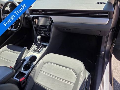 Certified 2020 Volkswagen Passat 2.0T SE w/ Sunroof Package FWD image 18