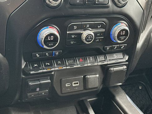 Used 2021 GMC Sierra 1500 AT4 w/ AT4 Premium Package AWD/4WD image 20