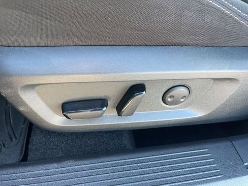 Used 2021 Nissan Rogue SV image 11