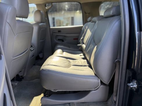 Used 2004 GMC Yukon XL SLT w/ Preferred Equipment Group image 18