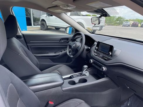 Used 2024 Nissan Altima 2.5 S FWD image 28