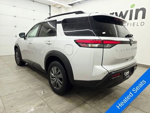 Used 2025 Nissan Pathfinder SV FWD image 3