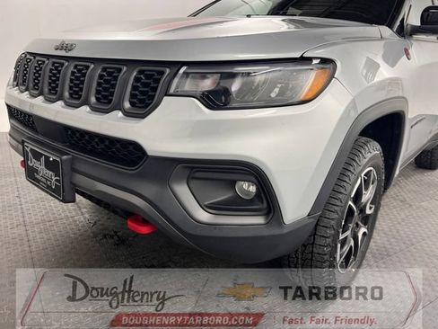 Used 2025 Jeep Compass Trailhawk AWD/4WD image 11