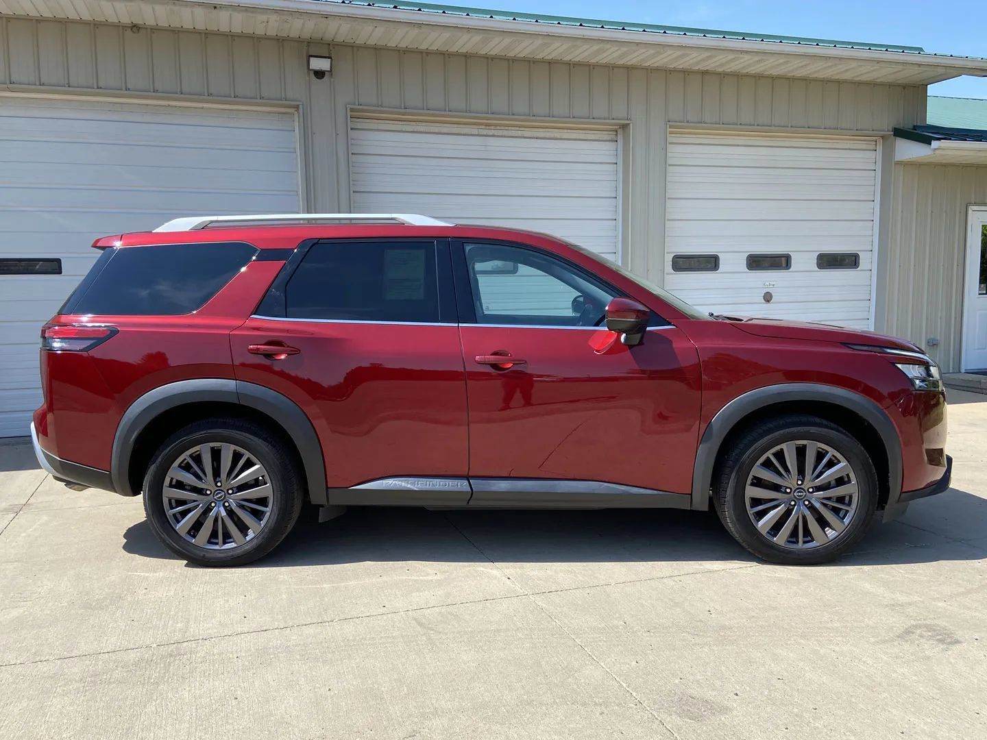Used 2024 Nissan Pathfinder SL w/ SL Premium Package AWD/4WD image 8