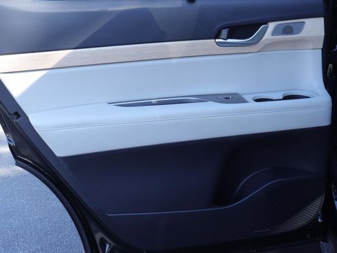 Used 2023 Hyundai Palisade Limited w/ Cargo Package image 12