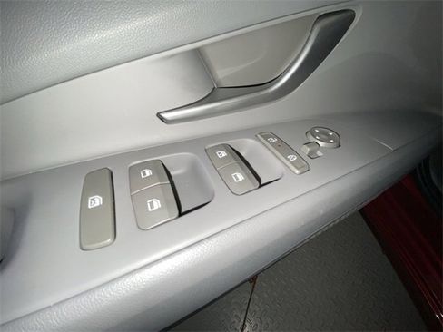 Used 2025 Hyundai Elantra Sport image 13