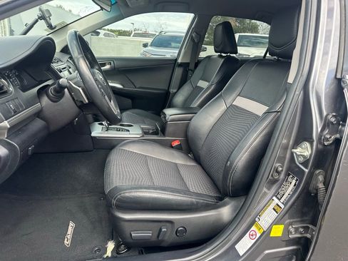 Used 2014 Toyota Camry SE image 8