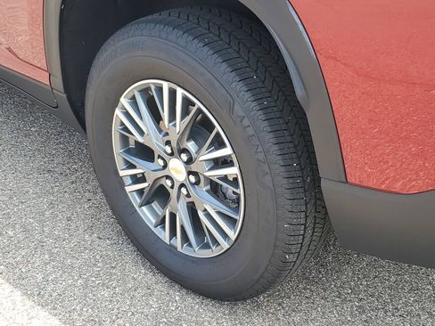 Used 2025 Chevrolet Traverse LT w/ Driver Confidence Package AWD/4WD image 36