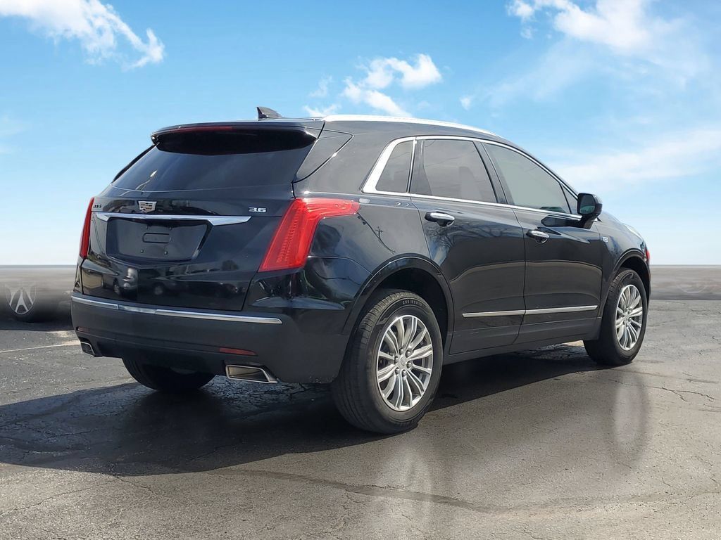 Used 2017 Cadillac XT5 Luxury w/ Driver Awareness Package FWD image 4