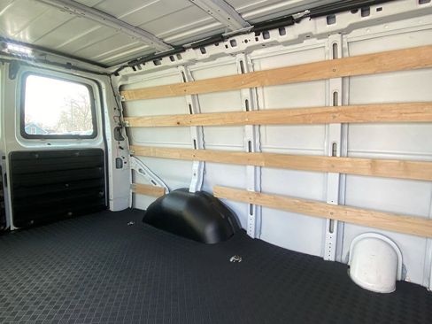 Used 2024 Chevrolet Express 2500 RWD 2500 135 w/ Driver Convenience Package image 7