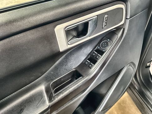 Used 2020 Ford Explorer XLT RWD image 14