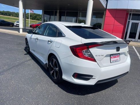 Used 2017 Honda Civic Touring image 4