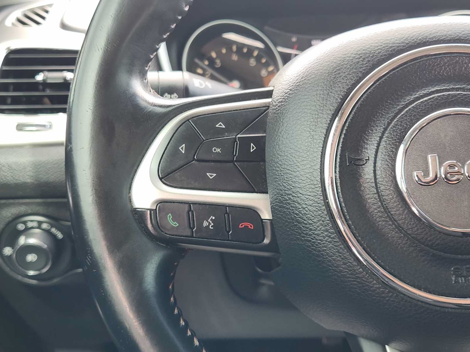 Used 2018 Jeep Compass Latitude FWD image 27