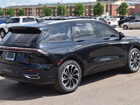 New 2026 Lincoln Nautilus Reserve AWD/4WD image 13