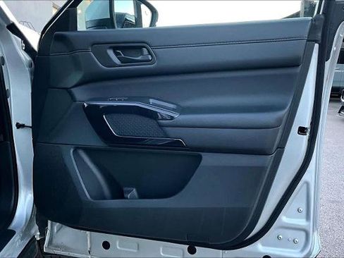 Certified 2025 Nissan Pathfinder SV image 21