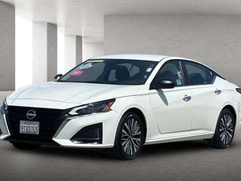 Used 2025 Nissan Altima 2.5 SV FWD image 8